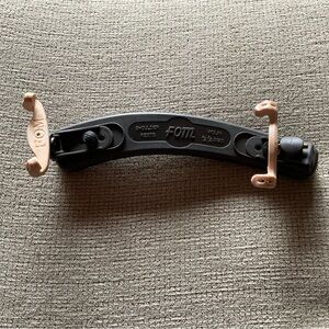 FOM Violin Shoulder Rest Black and Tan Size 4/4 3/4
